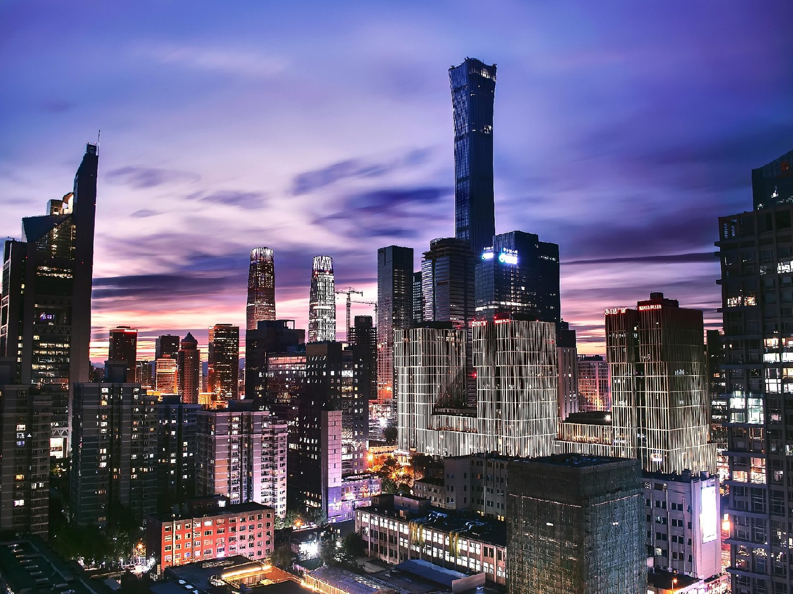 Jakarta, the vibrant capital city of Indonesia, boasts a dynamic real estate and property development scene, particularly in the residential property market. With its rapidly growing population and strong economy, Jakarta offers a plethora of opportunities for property investors and homebuyers alike.